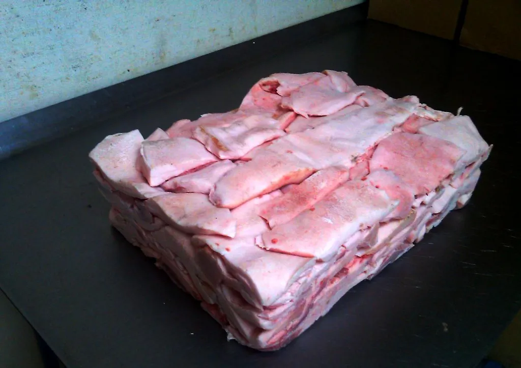 жир свиной - обрезь боковая наружняя в Краснодаре и Краснодарском крае